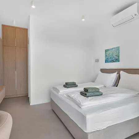 Villa Salis With Heated Pool & Sea View Košljun