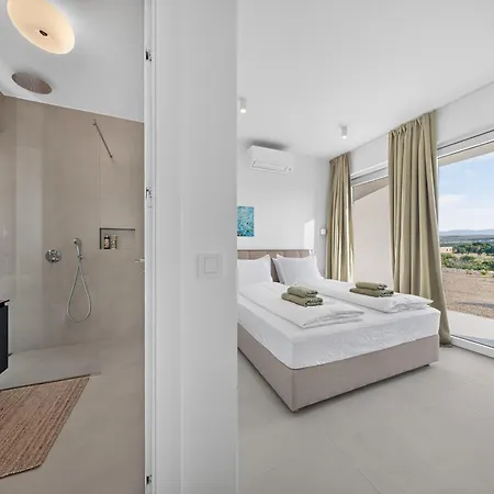 Villa Salis With Heated Pool & Sea View *