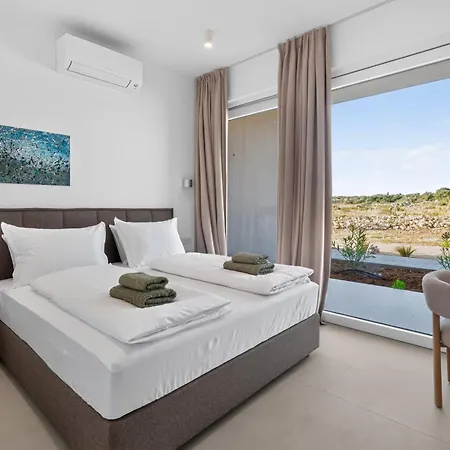 Salis With Heated Pool & Sea View *