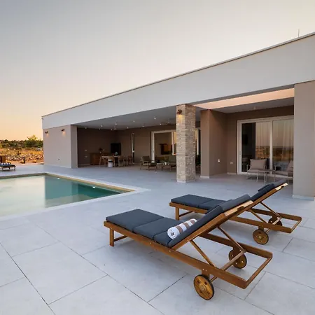 Salis With Heated Pool & Sea View Villa Košljun