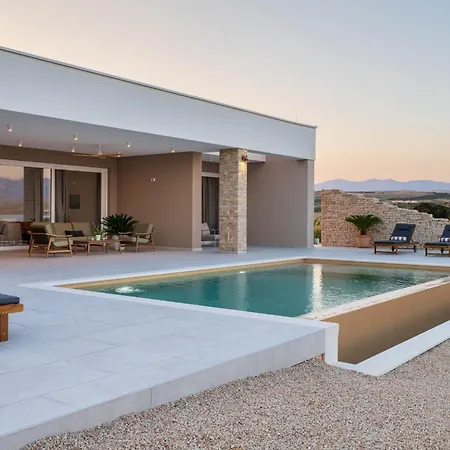 Villa Salis With Heated Pool & Sea View *
