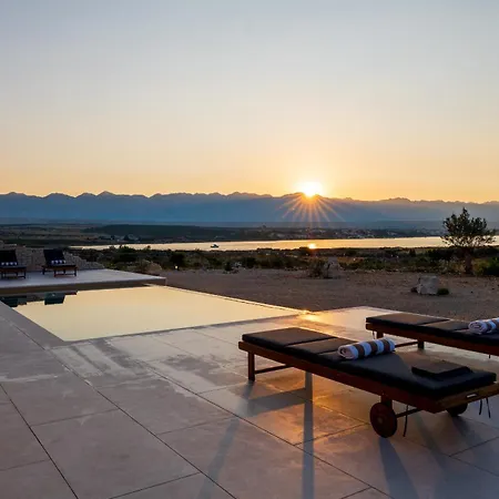 Villa Salis With Heated Pool & Sea View