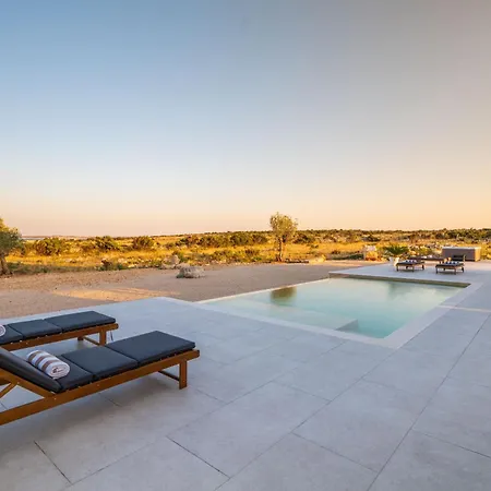 Villa Salis With Heated Pool & Sea View *
